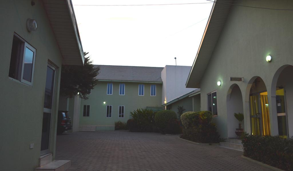Monarch Hotel Accra Exterior photo